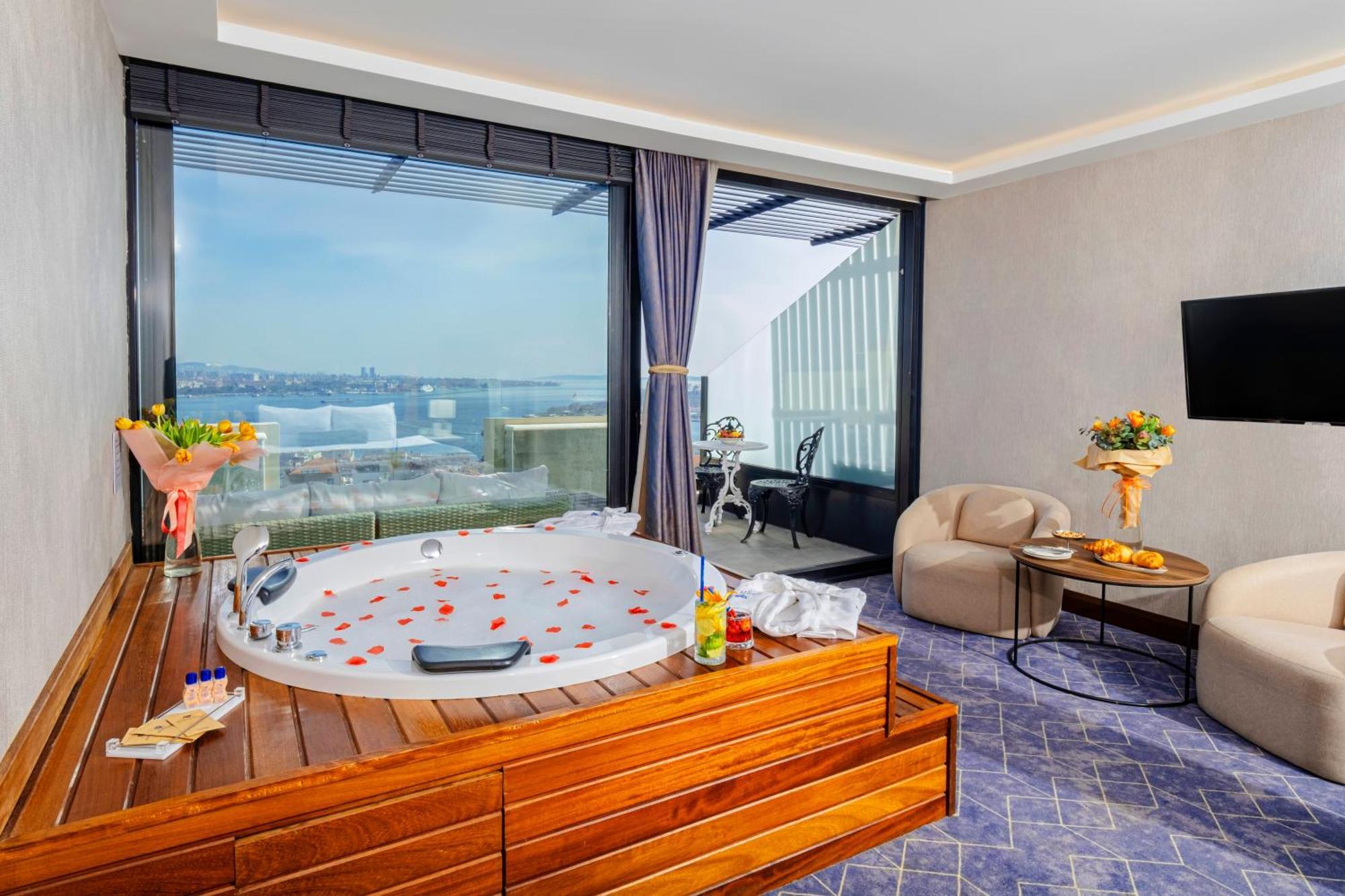 Ring Stone Hotels Bosphorus - Special Class Istanboel Buitenkant foto